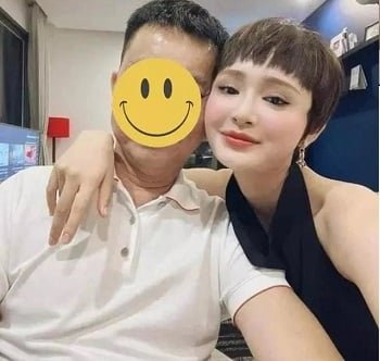 นักร้อง Hien Ho กับยักษ์เผยคลิปร้อน