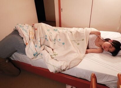 หลานสาวเพิ่งสัมผัสลุงไม่สามารถต้านทานความอยากได้