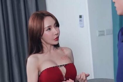 ด้วยหน้าอกใหญ่ที่สวยงามออกไปข้างนอกและมีความสุขตลอดทั้งคืน