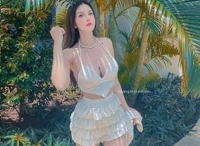 สาวสวยทำเงินด้วยการอวดร่างกายของเธอด้วยความร้อนมาก