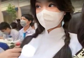 หน้าอกใหญ่ของ Hoang Nhan Chi Linh