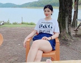 Huyen Anh พอใจกับแฟนของเธอในโรงแรม