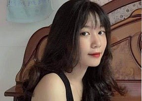 ngoc ha กอดแฟนของเธอในช่วงเวลาส่วนตัวของการบันทึก